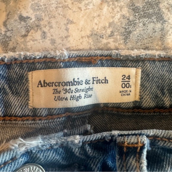 Abercrombie & Fitch The 90s Straight Ultra High Rise Jeans Size 24 S Vent Hem - Picture 10 of 16